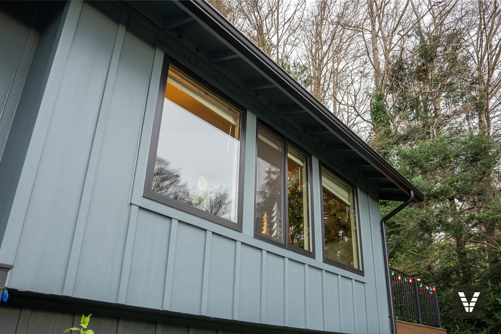 Andersen 100 Series windows set in Evening Blue HardieTrim and battens