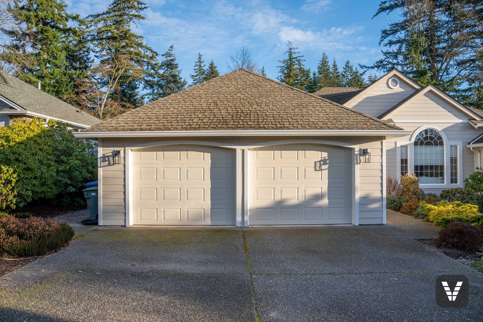The garage wing in Cobble Stone lap with Arctic White trim and new lantern sconces