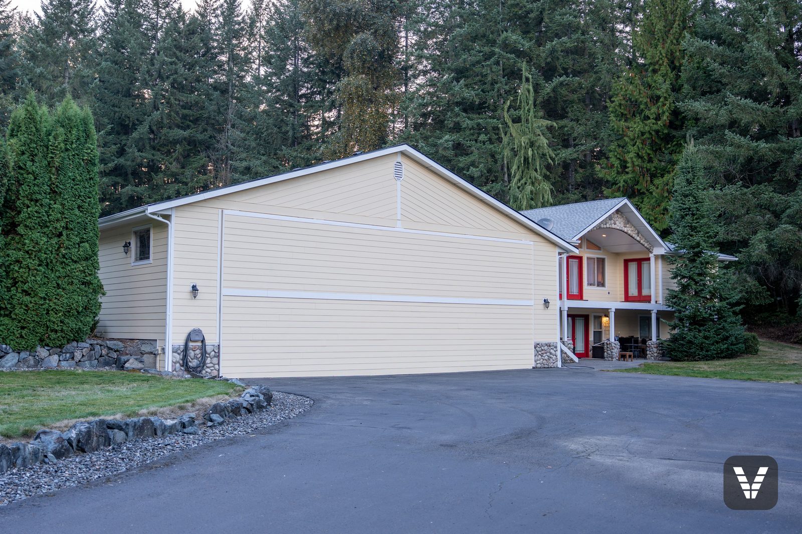 The hangar and entry from the driveway